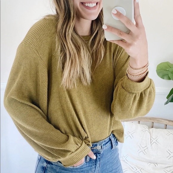 Carly Jean Los Angeles Tops - Carly Jean Los Angeles Avalon pullover sweater size M